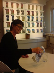 Jag prövar förpackningen, den funkar bra. 